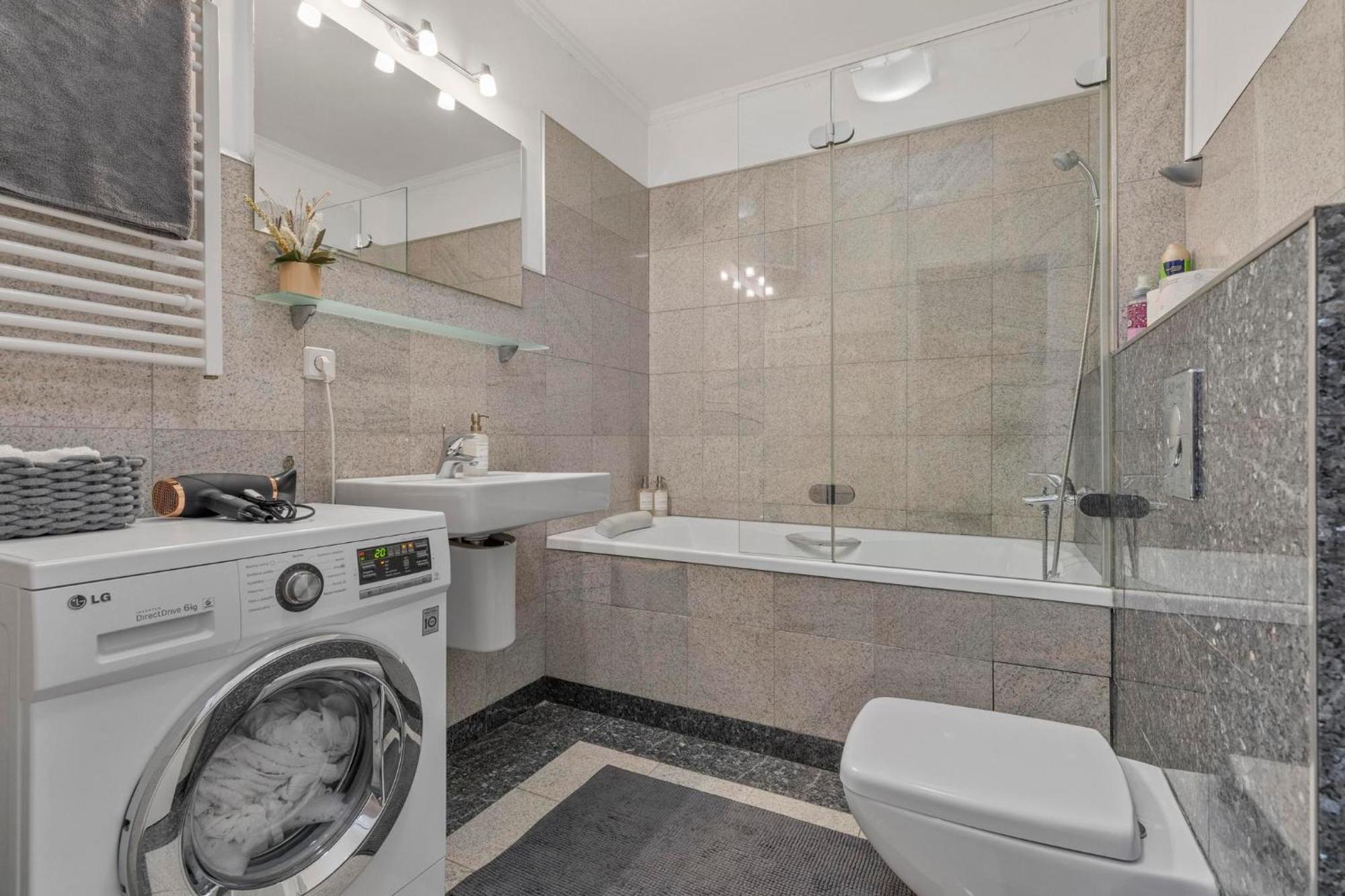 Tomato Apartment - With Free Parking Братислава Экстерьер фото