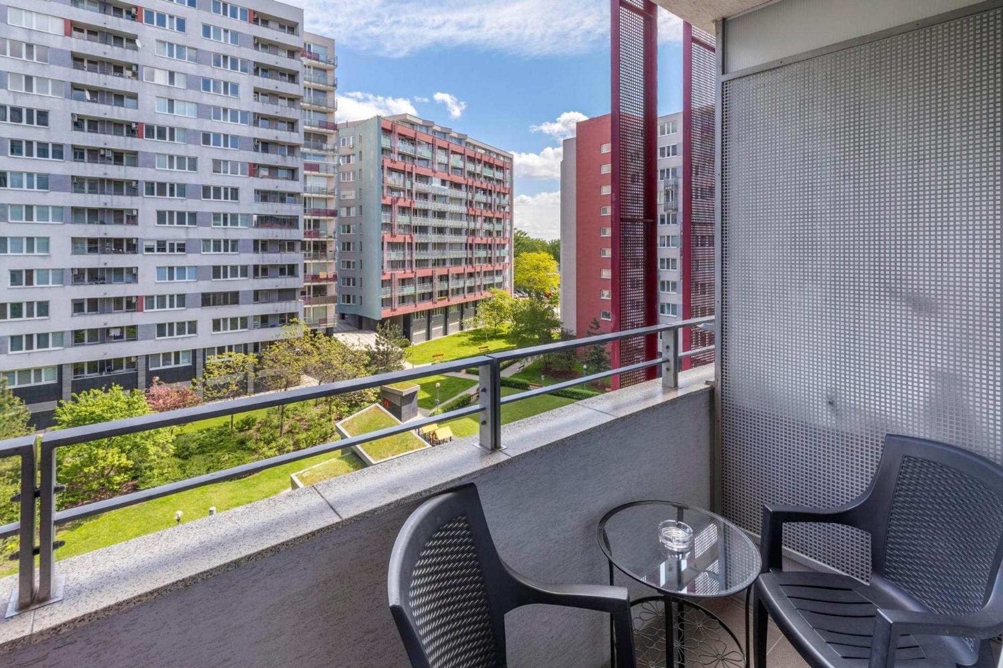 Tomato Apartment - With Free Parking Братислава Экстерьер фото