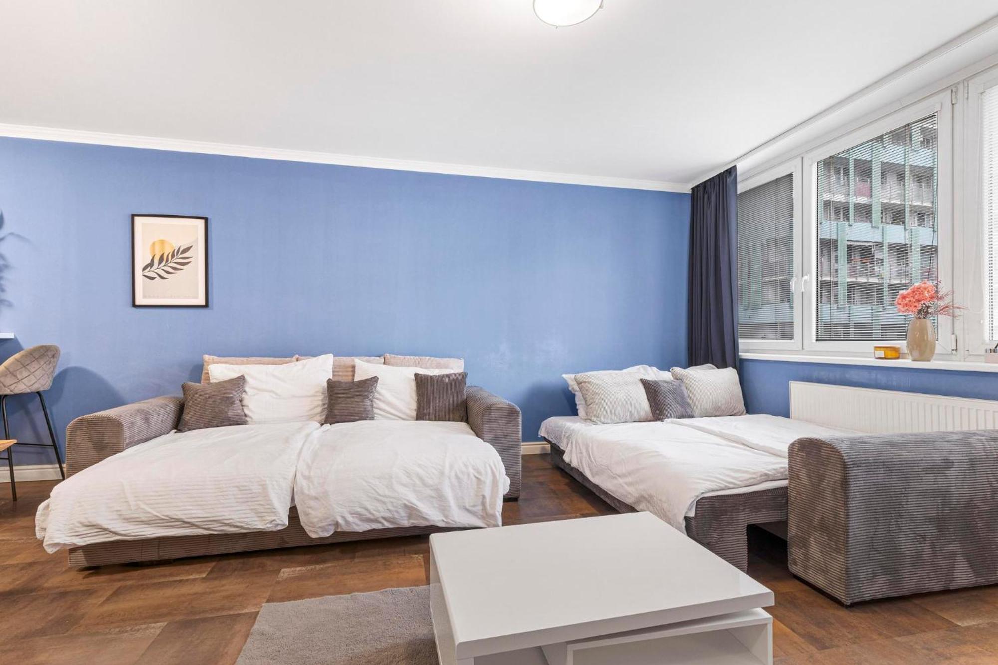 Tomato Apartment - With Free Parking Братислава Экстерьер фото